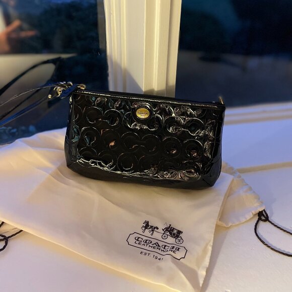 Coach Peyton Op Art Embossed Patent Leather Wristlet - Picture 4 of 10